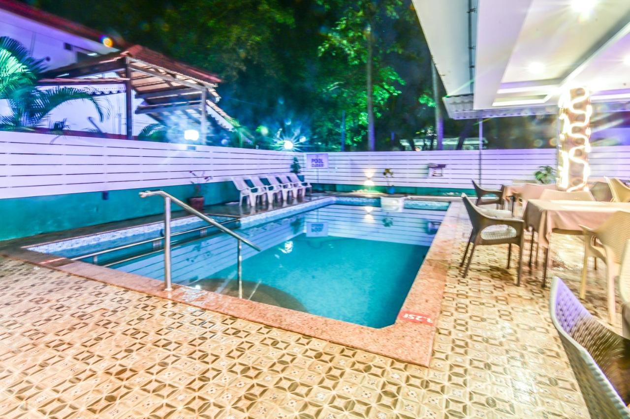 De Falcon Goa Beach Resort Candolim Exterior foto